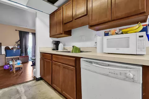 Kitchen - 124 E Beacon Run, Columbus, OH 43228 photo 1 of 3