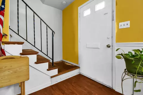 Entry Way - 124 E Beacon Run, Columbus, OH 43228 photo 2 of 2