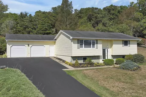 4791 Delmont Rd SW, Lancaster, OH 43130