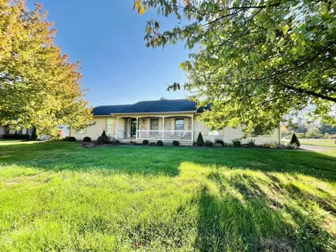 134 Columbus Rd, Fredericktown, OH 43019