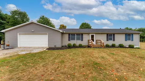 11805 East Pike, New Concord, OH 43762