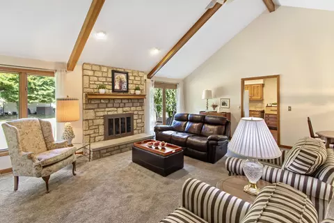 Living - 5306 Roscommon Rd, Dublin, OH 43017 photo 2 of 3