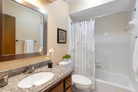 Bath - 5306 Roscommon Rd, Dublin, OH 43017 photo 1 of 1