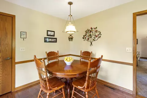 Dining - 5306 Roscommon Rd, Dublin, OH 43017 photo 2 of 2