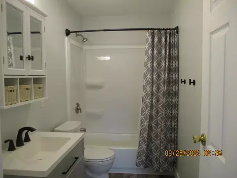 Bath - 407 Evans Rd, Marion, OH 43302 photo 2 of 2