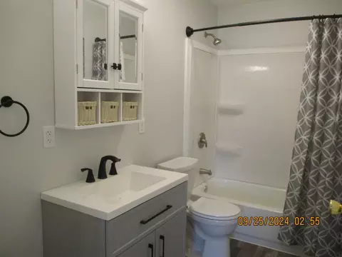 Bath - 407 Evans Rd, Marion, OH 43302 photo 1 of 2
