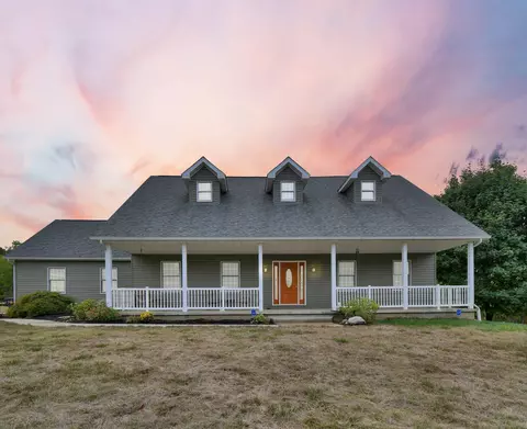 2131 Rainbow Dr NE, Lancaster, OH 43130