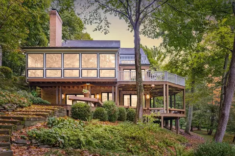 5 Parnassus Dr E, Granville, OH 43023