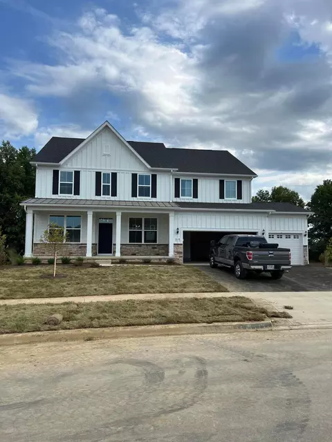 8128 Smiths Cir, Powell, OH 43065