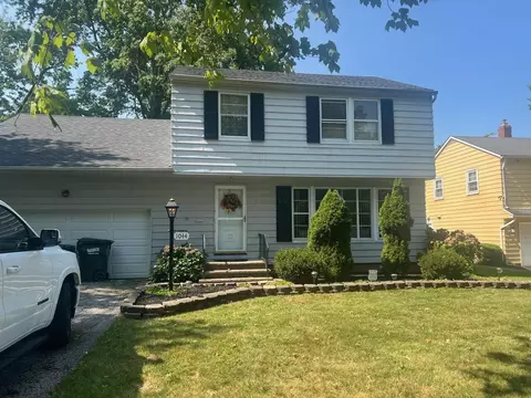1044 Homestead Rd, Cleveland, OH 44121