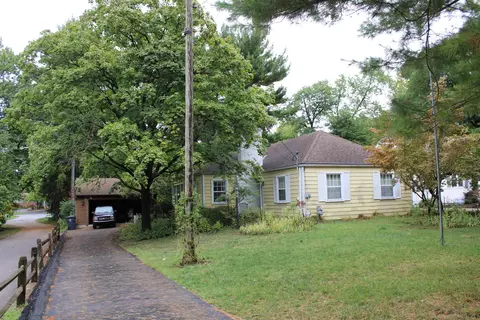 298 W South St, Worthington, OH 43085