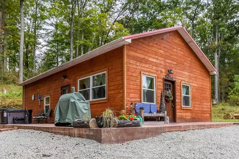 17978 Nixon Rd, Logan, OH 43138