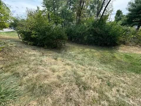 Exterior - 699 E Mound St, Circleville, OH 43113 photo 6 of 7