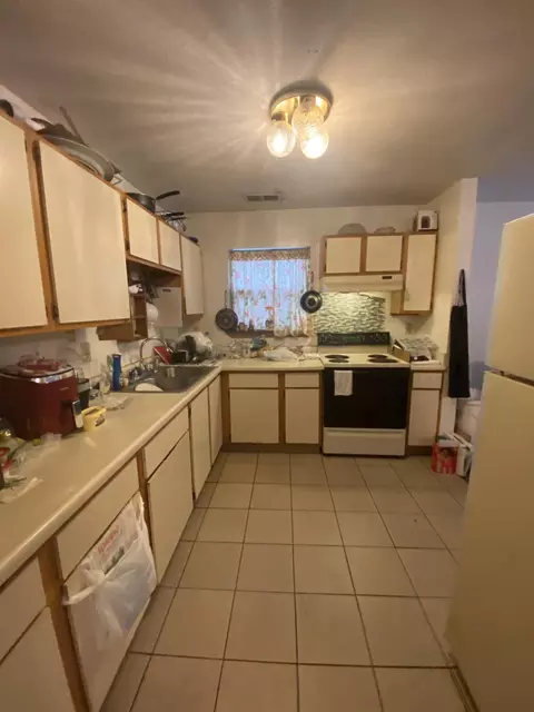 Kitchen - 586 E 2nd Ave, Columbus, OH 43201 photo 3 of 3