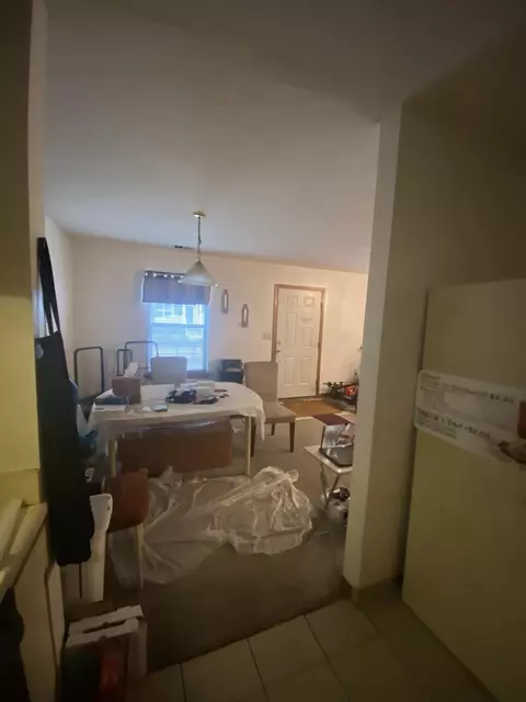 Entry Way - 586 E 2nd Ave, Columbus, OH 43201 photo 3 of 4