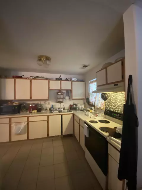 Kitchen - 586 E 2nd Ave, Columbus, OH 43201 photo 1 of 3