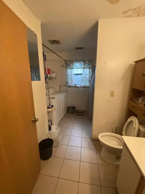 Bath - 586 E 2nd Ave, Columbus, OH 43201 photo 1 of 4