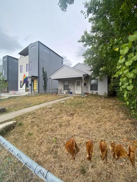 Exterior - 586 E 2nd Ave, Columbus, OH 43201 photo 5 of 6