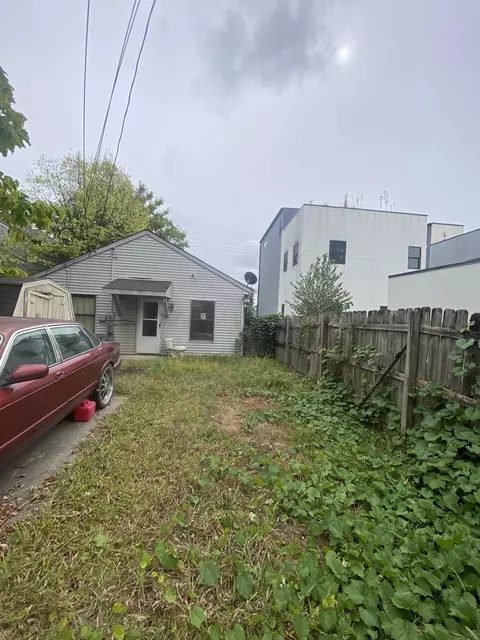 Exterior - 586 E 2nd Ave, Columbus, OH 43201 photo 3 of 6