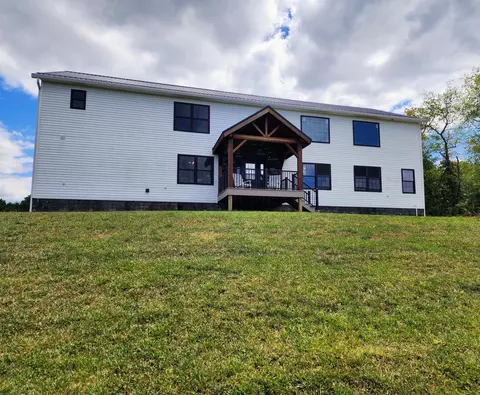 8970 Frazeysburg Rd, Dresden, OH 43821