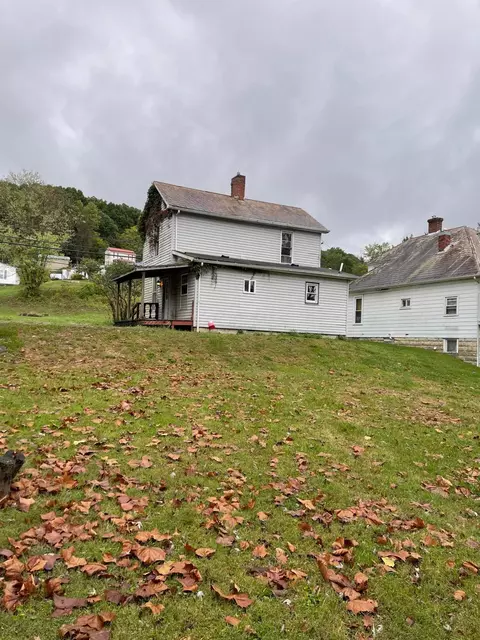 467 S State St, Crooksville, OH 43731