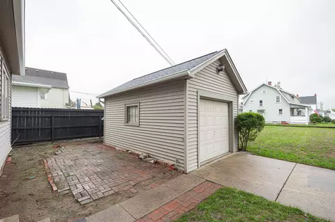 Exterior - 1000 E 5th Ave, Lancaster, OH 43130 photo 10 of 28