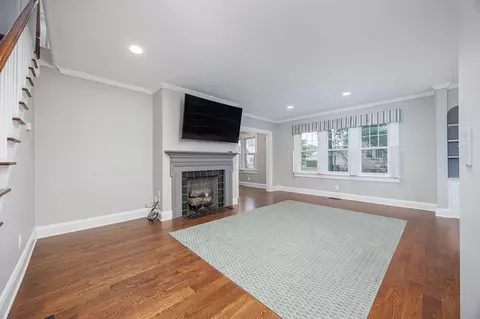 Living - 1000 E 5th Ave, Lancaster, OH 43130 photo 5 of 7