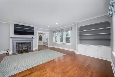 Living - 1000 E 5th Ave, Lancaster, OH 43130 photo 6 of 7