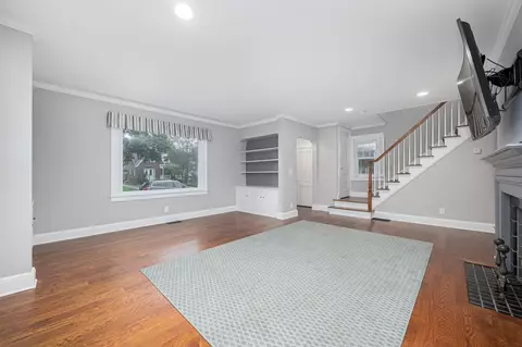 Living - 1000 E 5th Ave, Lancaster, OH 43130 photo 3 of 7