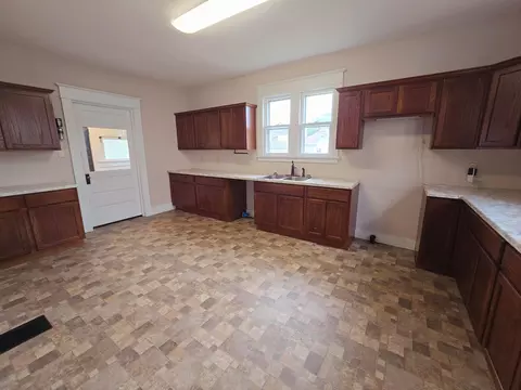 Kitchen - 325 Mcclain Ave, Coshocton, OH 43812 photo 2 of 4