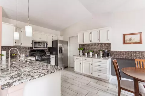 Kitchen - 1896 Barnard Dr, Powell, OH 43065 photo 2 of 5