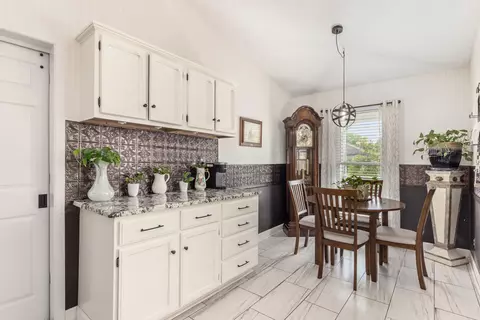 Kitchen - 1896 Barnard Dr, Powell, OH 43065 photo 4 of 5