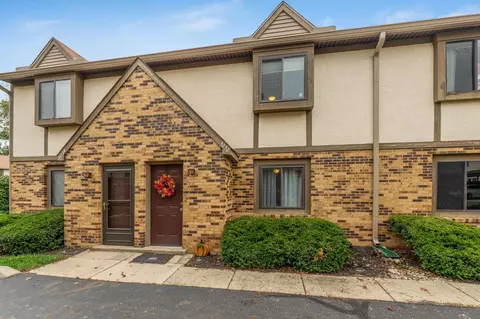 3232 Summerdale Ln #74, Columbus, OH 43221