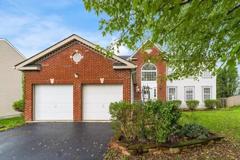 1012 Legacy Ln, Pataskala, OH 43062
