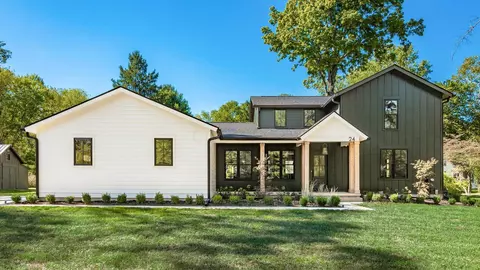 24 Vill Edge Dr, Granville, OH 43023