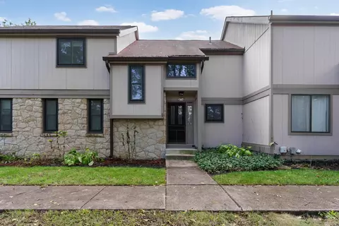 6333 Friars Green Ln #B, Columbus, OH 43213