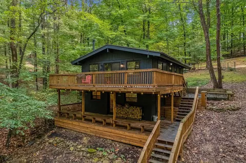 141 Hide-a-way Hills Ln, Sugar Grove, OH 43155