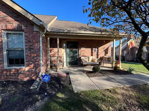 2585 Pine Marsh Dr, Grove City, OH 43123