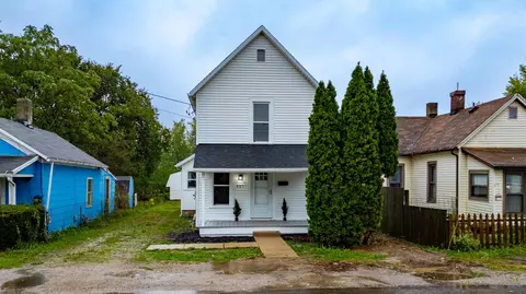805 John St, Washington Court House, OH 43160