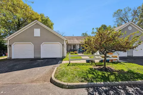 5463 Parkshire Dr, Columbus, OH 43229