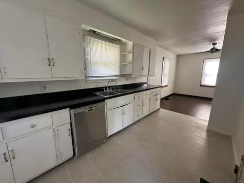 Kitchen - 1630 S Burnett Rd, Springfield, OH 45505 photo 1 of 2