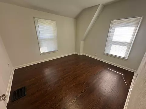 Bedroom - 1630 S Burnett Rd, Springfield, OH 45505 photo 2 of 3
