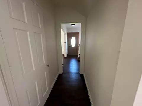 Entry Way - 1630 S Burnett Rd, Springfield, OH 45505 photo 1 of 2