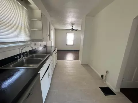 Kitchen - 1630 S Burnett Rd, Springfield, OH 45505 photo 2 of 2