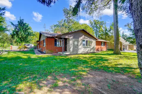 Exterior - 632 Bowman Rd, Springfield, OH 45505 photo 5 of 31