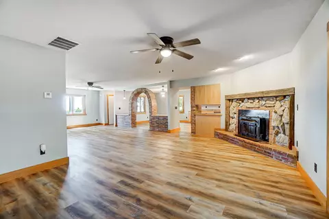Living - 632 Bowman Rd, Springfield, OH 45505 photo 8 of 9