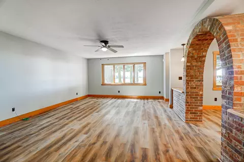 Living - 632 Bowman Rd, Springfield, OH 45505 photo 3 of 9