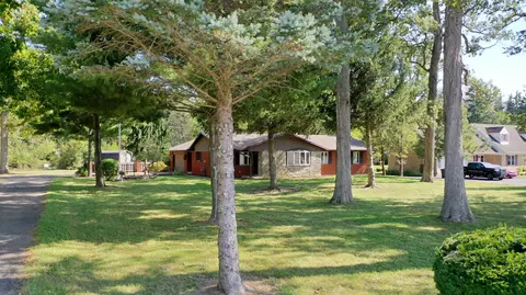 Exterior - 632 Bowman Rd, Springfield, OH 45505 photo 2 of 31