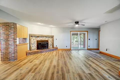 Living - 632 Bowman Rd, Springfield, OH 45505 photo 5 of 9