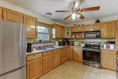 Kitchen - 12148 Middlefork Rd, Amanda, OH 43102 photo 3 of 4